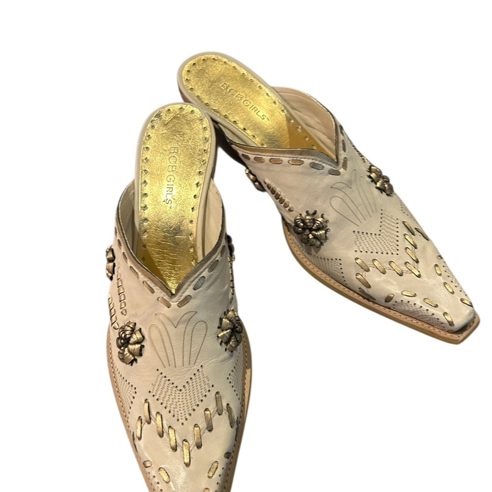 BCBGirls Vintage Inspired Embroidered Cowgirl Western Pointed Toe Slip On Shoes - Picture 6 of 11